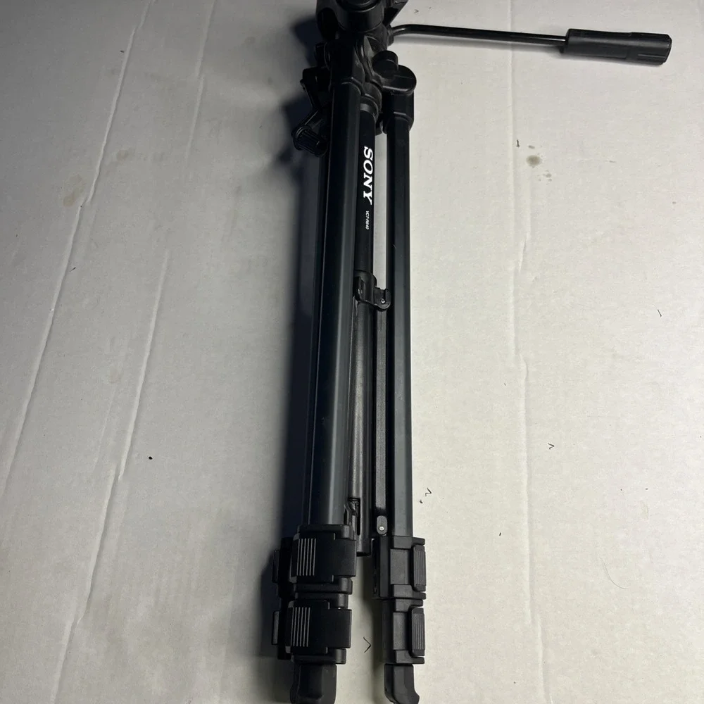 Sony VCT-R640 Video Camera Tripod Adjustable Legs